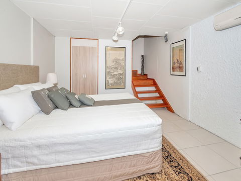 Unique Tropical Rainforest Getaway - Sydneys Hotel 2