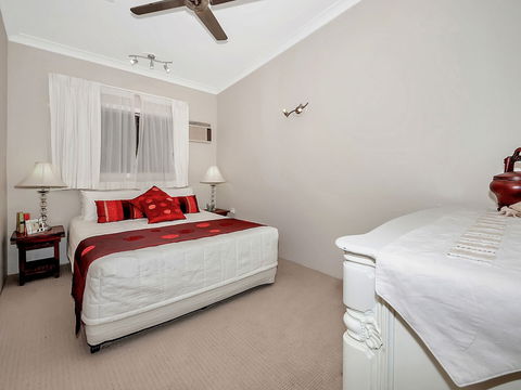 Unique Tropical Rainforest Getaway - Sydneys Hotel 5