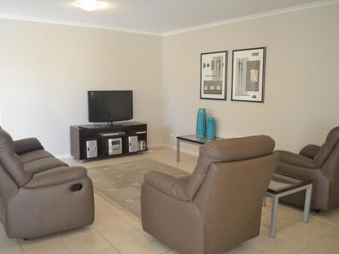 Beachside 4 With Airconditioning & Spa Bath - Sydneys Hotel 4