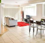 Beachside 4 with Airconditioning  Spa Bath - Sydneys Hotel