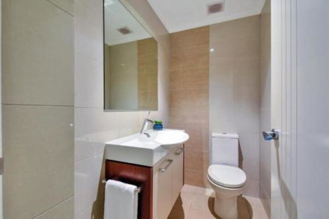 Oceana Darwin Central Oceanfront 3 Bedroom 2 Lounge Room Pool Gym Tennis Court Sleeps 9 - Sydneys Hotel 5