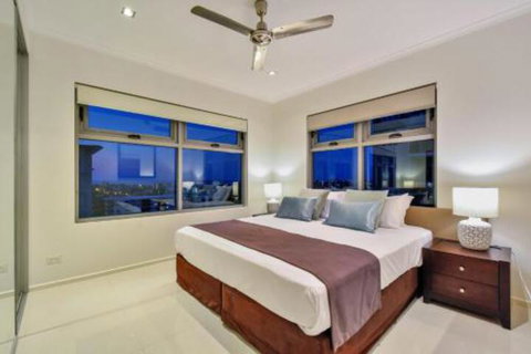Oceana Darwin Central Oceanfront 3 Bedroom 2 Lounge Room Pool Gym Tennis Court Sleeps 9 - Sydneys Hotel 6