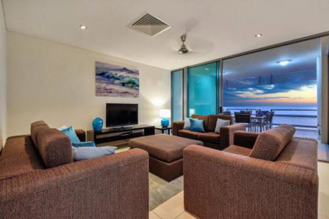 Oceana Darwin Central Oceanfront 3 Bedroom 2 Lounge Room Pool Gym Tennis Court Sleeps 9 - Sydneys Hotel 2