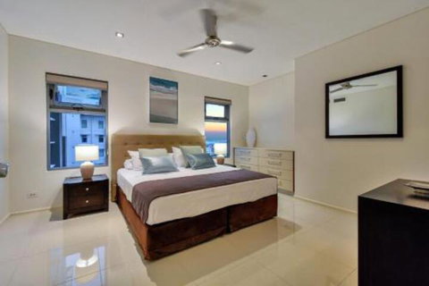 Oceana Darwin Central Oceanfront 3 Bedroom 2 Lounge Room Pool Gym Tennis Court Sleeps 9 - Sydneys Hotel 4