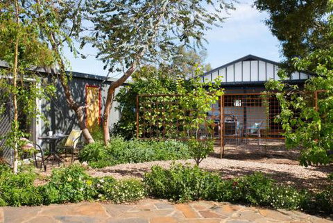 The Blue Barn - Sydneys Hotel 1