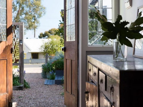 The Blue Barn - Sydneys Hotel 3