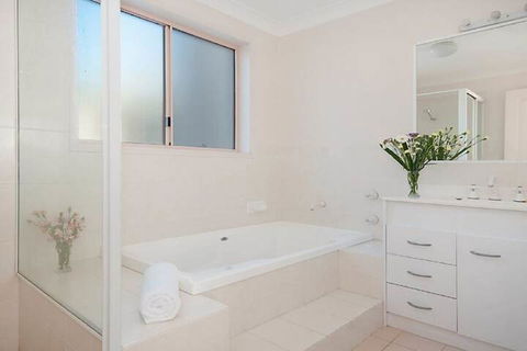 Pacific Rose Winter Holiday Special - Sydneys Hotel 4