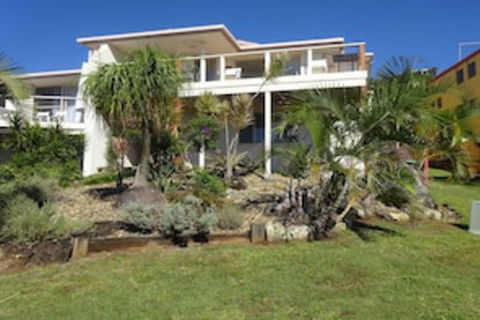 Pacific Rose Winter Holiday Special - Sydneys Hotel 0