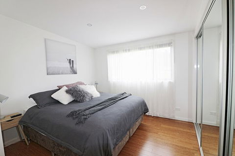 Toallo St - Sydneys Hotel 2
