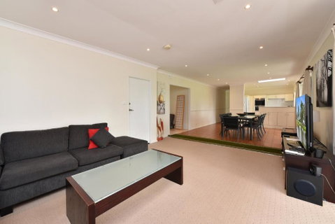 Nulkaba Escape Super Central Walk To Zoo Short Drive To Potters + Wineries - Sydneys Hotel 6