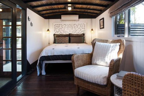 The Train - Sydneys Hotel 2