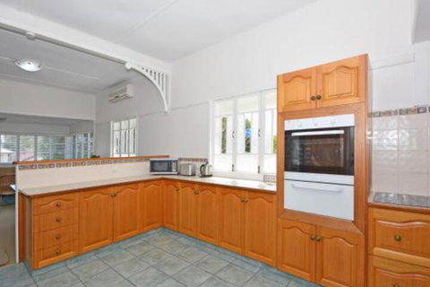 Ocean Breeze Hervey Bay - Sydneys Hotel 5