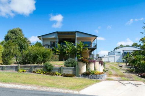 Blue Water Retreat Downstairs - Sydneys Hotel 7