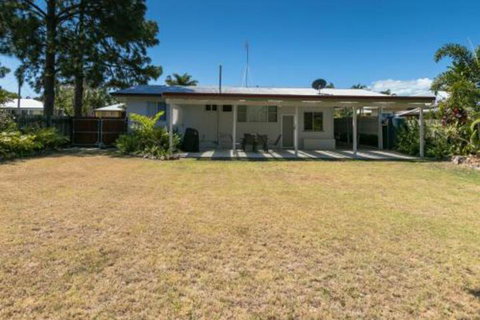 Charming Beach House - Sydneys Hotel 2