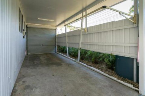 Charming Beach House - Sydneys Hotel 3