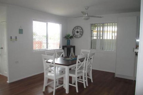 Charming Beach House - Sydneys Hotel 6