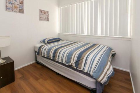 Charming Beach House - Sydneys Hotel 7