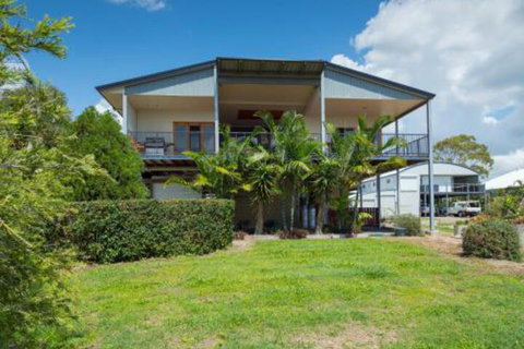 Blue Water Retreat Upstairs - Sydneys Hotel 4