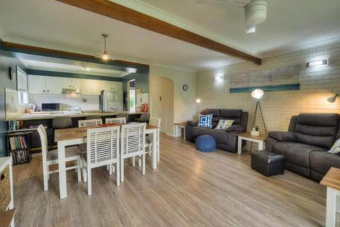 Harbour Court On The Bay - Sydneys Hotel 4