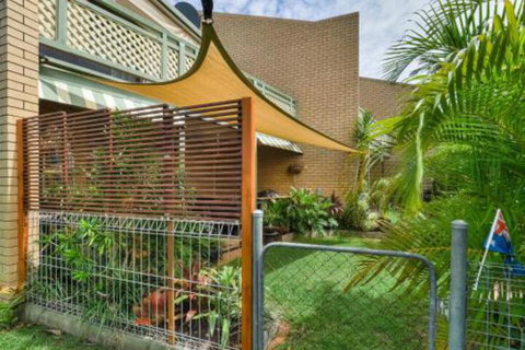 Harbour Court On The Bay - Sydneys Hotel 7