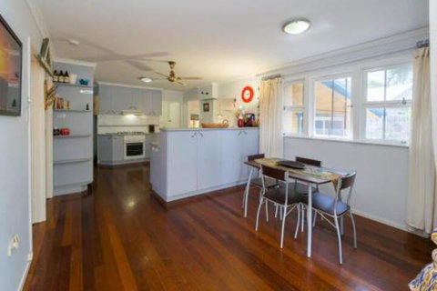 Lovely Torquay Cottage - Sydneys Hotel 7