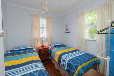 Lovely Torquay Cottage - Sydneys Hotel 6