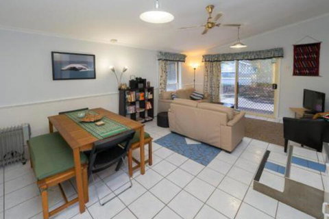 Lovely Torquay Cottage - Sydneys Hotel 2