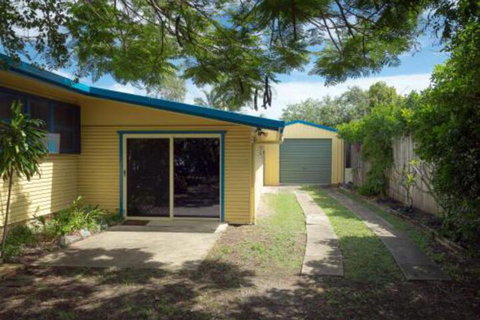 Lovely Torquay Cottage - Sydneys Hotel 4