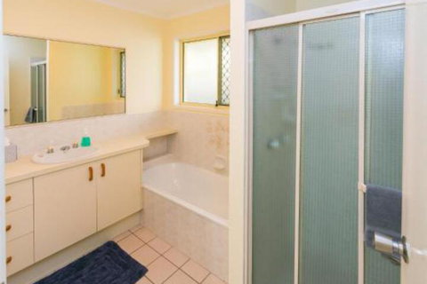 Cozy Family Holiday House - Sydneys Hotel 7