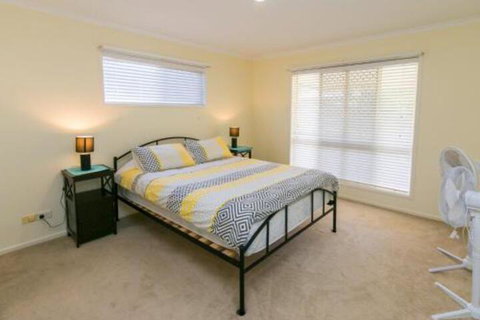 Cozy Family Holiday House - Sydneys Hotel 5