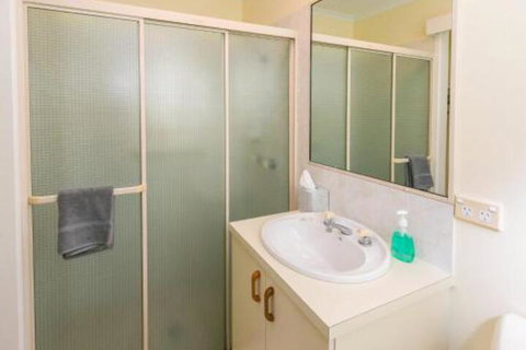 Cozy Family Holiday House - Sydneys Hotel 4