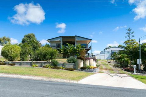 Blue Water Retreat Upstairs & Downstairs - Sydneys Hotel 0