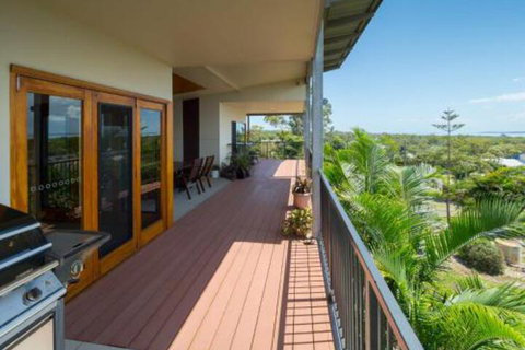 Blue Water Retreat Upstairs & Downstairs - Sydneys Hotel 3