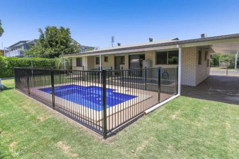 Hibiscus Holiday Home - Sydneys Hotel 0