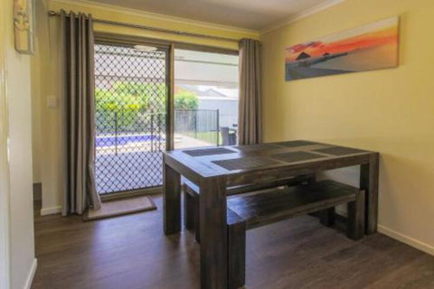 Hibiscus Holiday Home - Sydneys Hotel 2