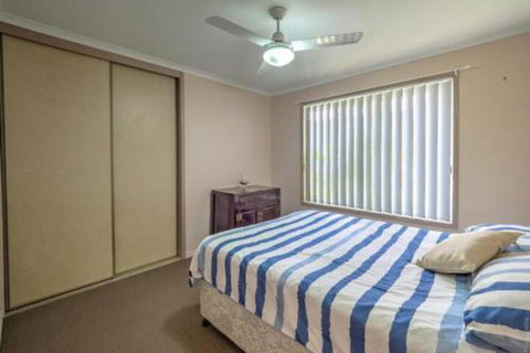 Affordable Holiday Home - Sydneys Hotel 2