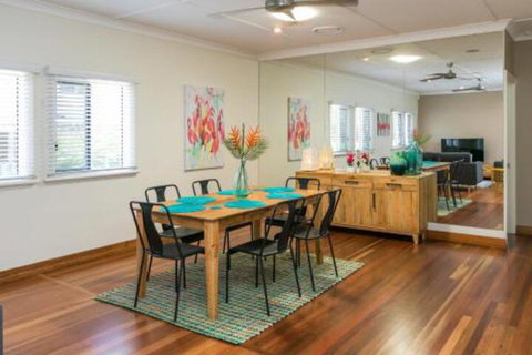 Charming Home By The Sea - Sydneys Hotel 3