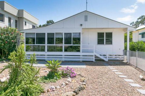 Charming Home By The Sea - Sydneys Hotel 7