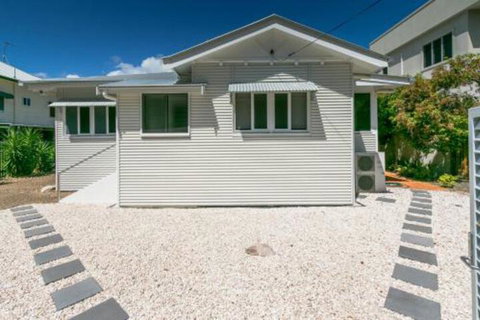 Charming Home By The Sea - Sydneys Hotel 4