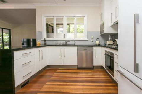 Charming Home By The Sea - Sydneys Hotel 2