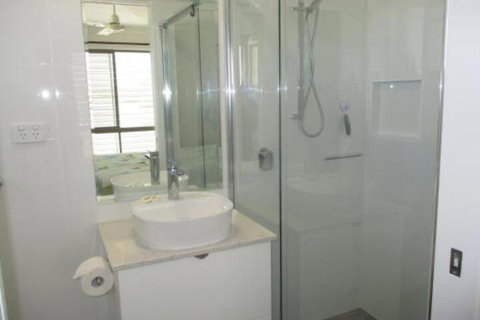 Upstairs & Downstairs 81 Denman Camp Rd - Sydneys Hotel 5