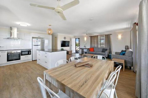 Upstairs & Downstairs 81 Denman Camp Rd - Sydneys Hotel 0