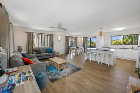 Comfy & Cosy (Upstairs) - Sydneys Hotel 3