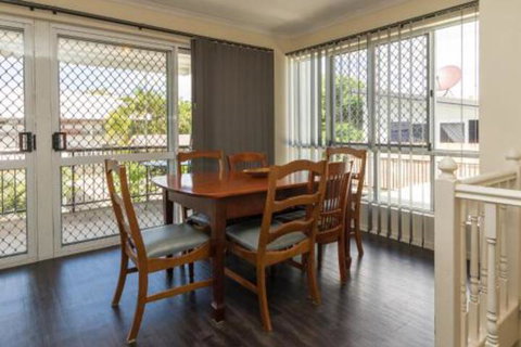 Leisure Lee Hervey Bay - Sydneys Hotel 3