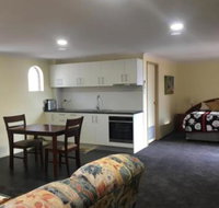 Tinder Lodge Studio - Sydneys Hotel