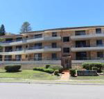 Breakers 8 Main Beach Location - Sydneys Hotel