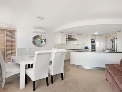 Le Point 702 Luxury & Views! - Sydneys Hotel 3