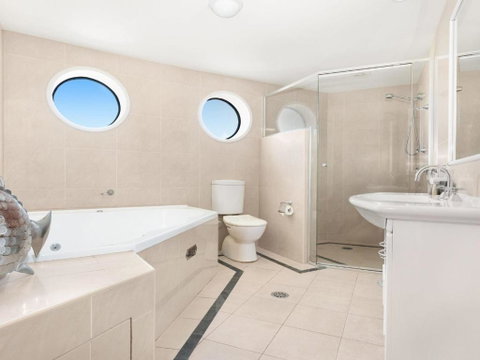 Le Point 702 Luxury & Views! - Sydneys Hotel 1