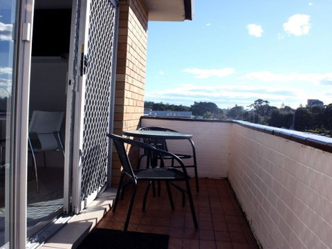 Crystal Waters 6 CBD Location - Sydneys Hotel 2