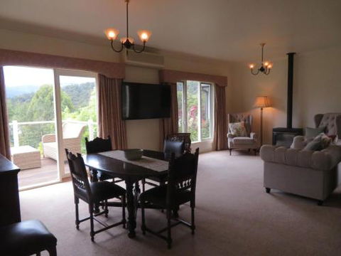 Delderfield Cottages - Sydneys Hotel 6